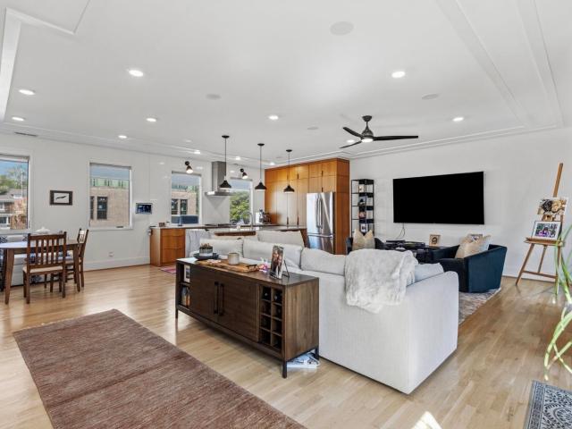 4 Calhoun Hill Way