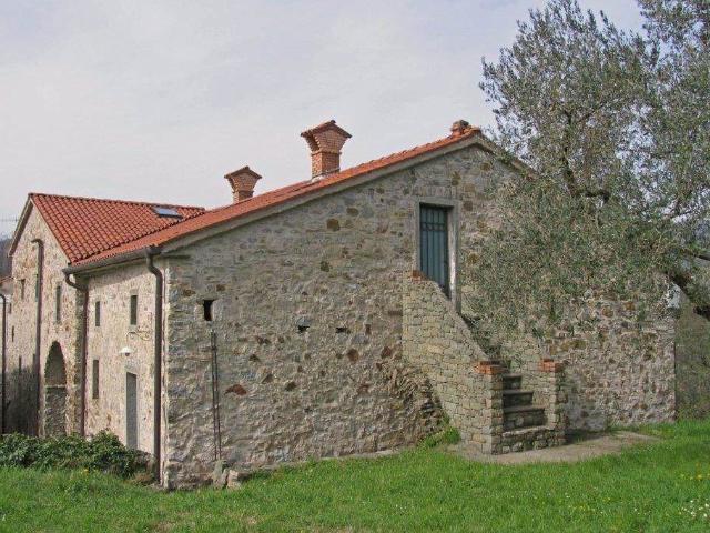 4 Camere da Letto Fattoria / Casale in Toscana in Vendit. 900m² Pontremoli