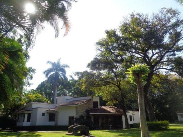 4 CASAS EN VENTA EN JIUTEPEC CON ALBERCA JARDÍN, CANCHA DE PADEL