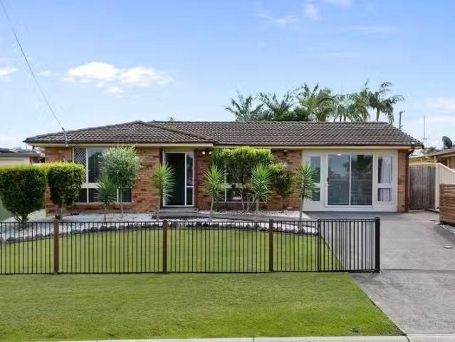 4 Casurina Close, Lake Haven, NSW 2263 House for Rent