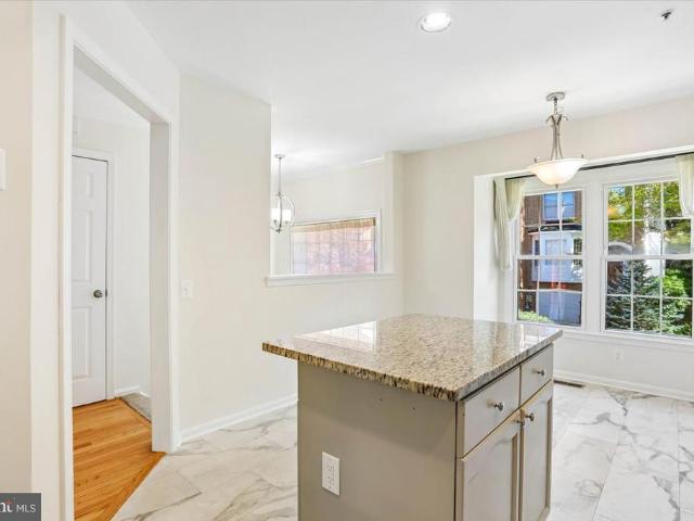 4 Carriage Walk Court