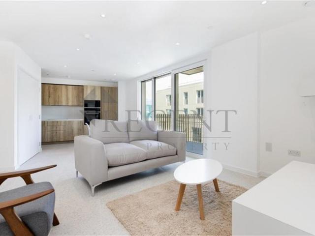 4 Cendal Crescent, London E1 2 bed apartment to rent £3,250 pcm £750 pw