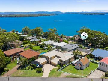 Nords Wharf, Awaba - Equipped kitchen