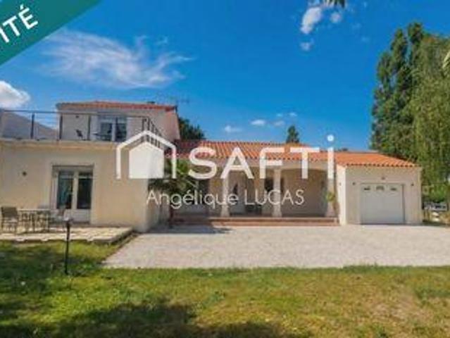 4 chambres, Auzay Pays de la Loire 85200 102773243
