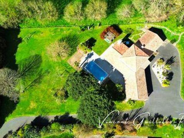 4 chambres, Port Pays de la Loire 44710 104006025