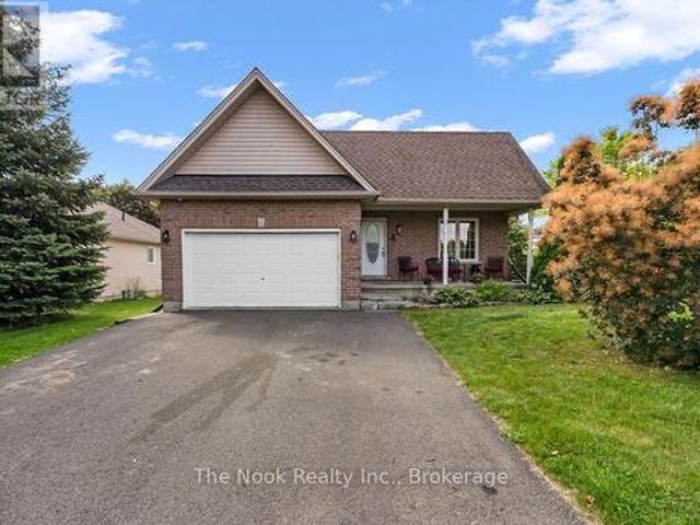 4 Champlain Boulevard, Kawartha Lakes Lindsay, ON, K9V 0H9 house for lease | Listing ID X13689 | Royal LePage