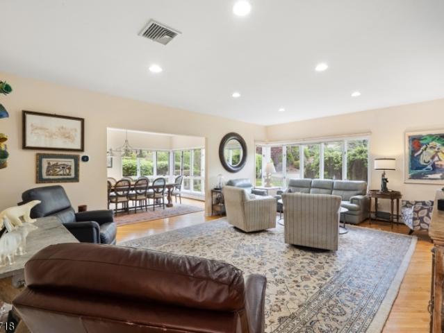 4 Chadwick Ct