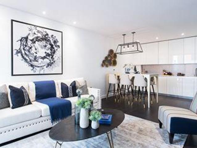 4 Charles Clowes Walk, Nine Elms, London 3 bed flat to rent £6,154 pcm £1,420 pw