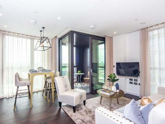 4 Charles Clowes Walk, SW11 2 bed flat to rent £4,767 pcm £1,100 pw