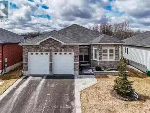4 Charlie Rawson Boulevard, Tay Victoria Harbour, ON, L0K 2A.