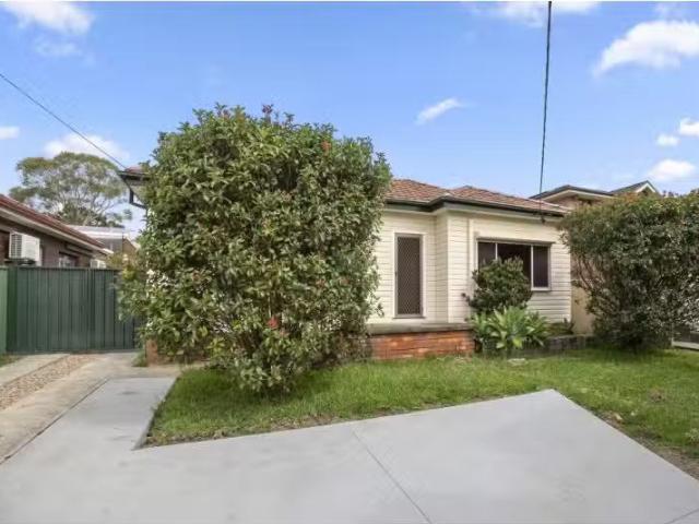 4 Chipilly Avenue, Engadine House for rent Listed by Teagan H.