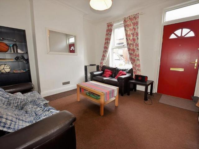 4 Chiswick Terrace 1 bed in a house share to rent £667 pcm £154 pw