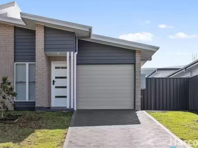 4 Chiswick Way, Thornton, NSW 2322 Duplex / Semi Detached.