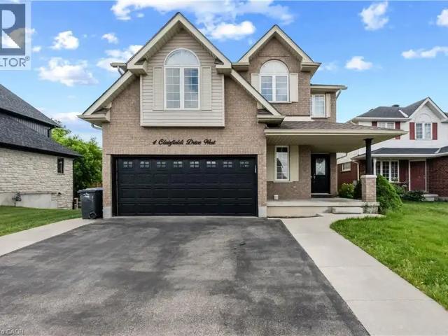 4 CLAIRFIELDS Drive W