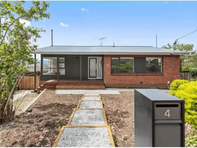 4 Clift St, Mount Stuart House for rent Listed by Laura Marti.