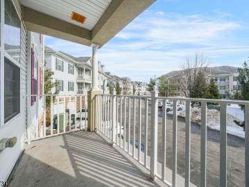 4 Cliff Rd, Unit B2