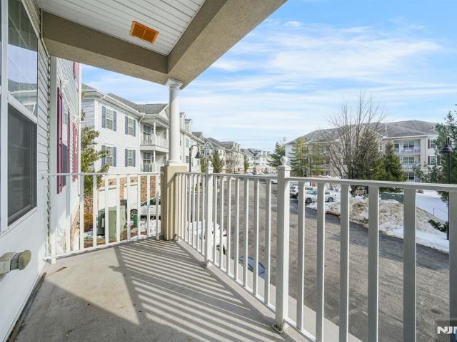 4 Cliff Road # B2