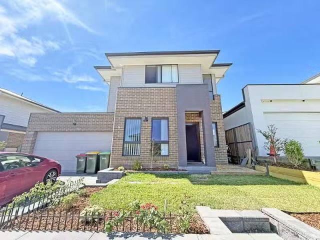 4 Connemara St, Box Hill House for rent Listed by Eddie Park.