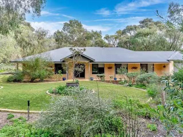4 Crescent Drive, Bouvard, WA 6211