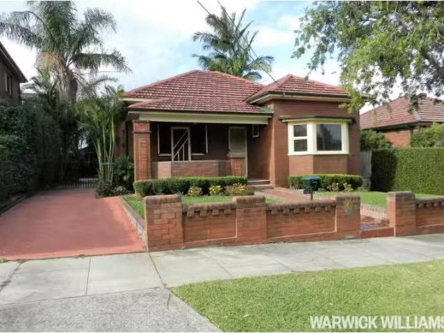 4 Duchess Avenue, Rodd Point House for rent Listed by Julie H.