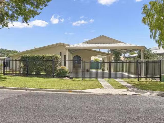 4 Dahlia Close, Mooroobool, QLD 4870