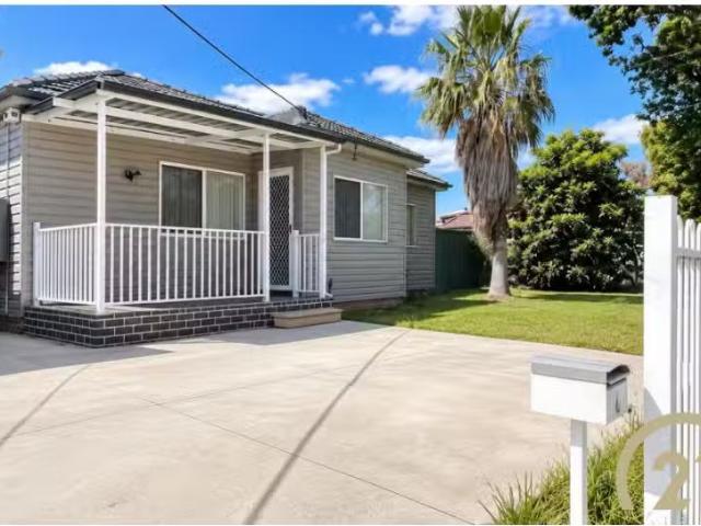 4 Dan Crescent, Lansvale House for rent Listed by Lana Albeer.