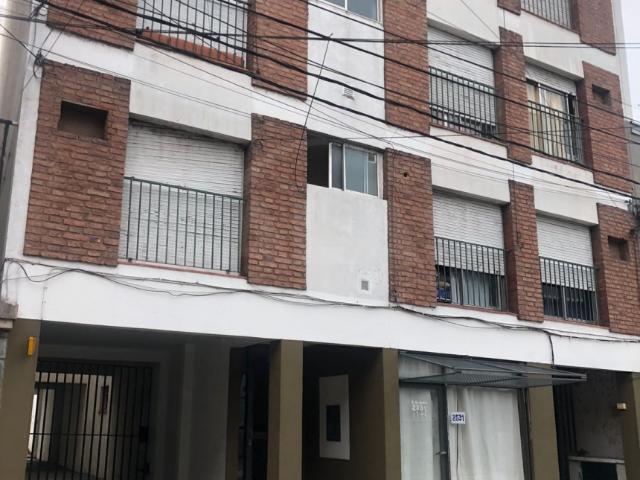 4 de Enero 2500, Centro