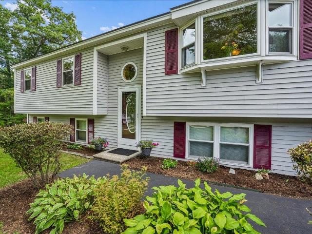 4 Debbie Street