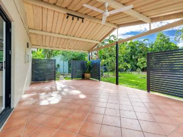 House to rent in Karama