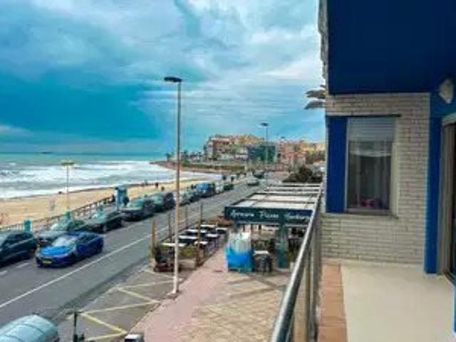 4 dormitorios, 3 baños, apartamento en Playa de los Locos 180m² Pla de mar