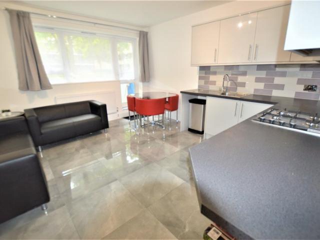 4 Double Bed Flat in Euston