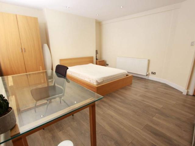4 DOUBLE BEDROOM FLAT, 2 BATHROOMS. UNI. UCL, WESTMINSTER, SOAS, Uni of LAW, BIRBECK