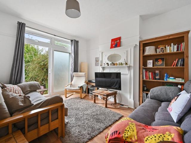 4 Double Bedroom House Great Location with Garden