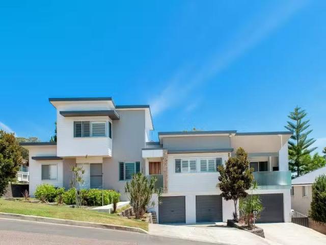 4 DRUNGALL AVENUE, CORLETTE House for rent Listed by Monica G.