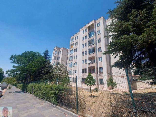 4. Etapta Metroya Yakın Ara Katta Boş 3+1 Satılık Daire