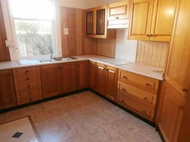 4 Eva Street, Hamilton House for rent Listed by Walkom Proper.