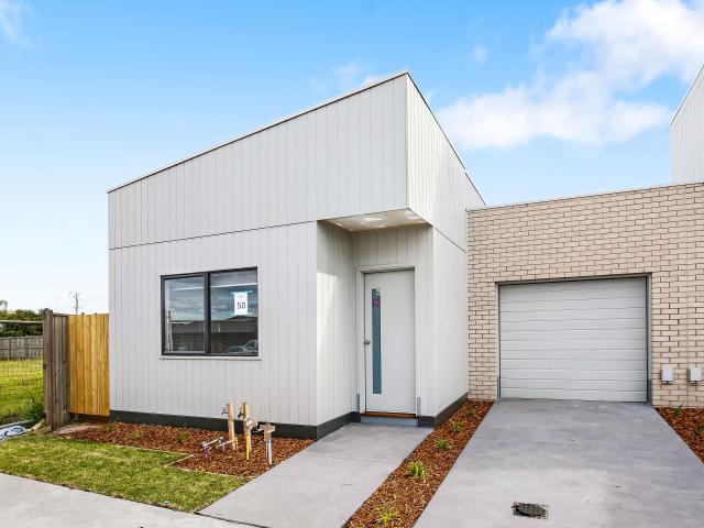 4 Explore Way, Cranbourne East VIC 3977 House For Rent | Domain