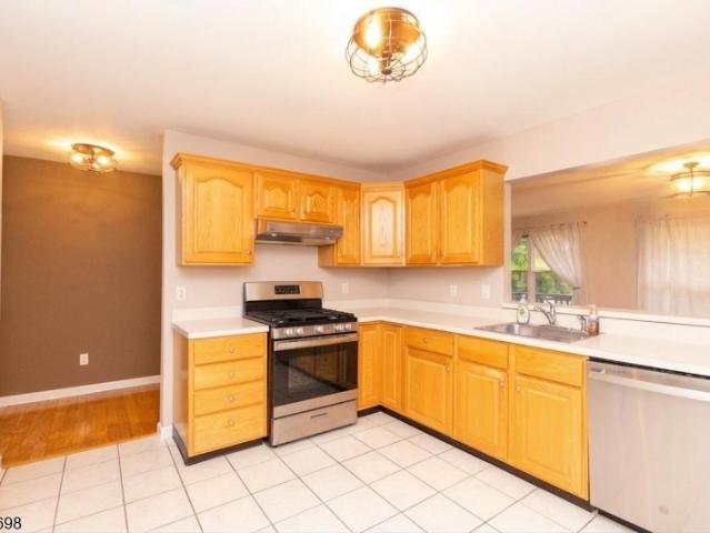 4 Eagles Nest Ln