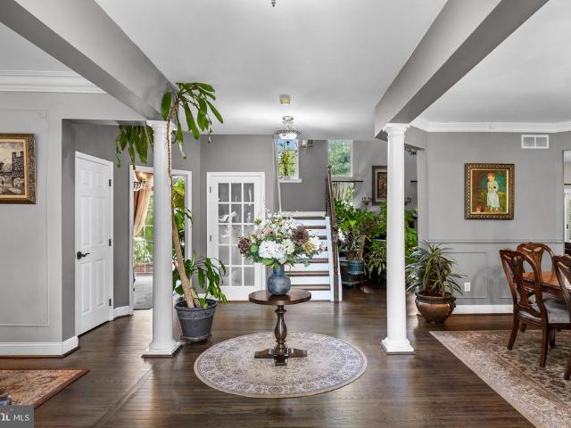 4 Edgewater Drive