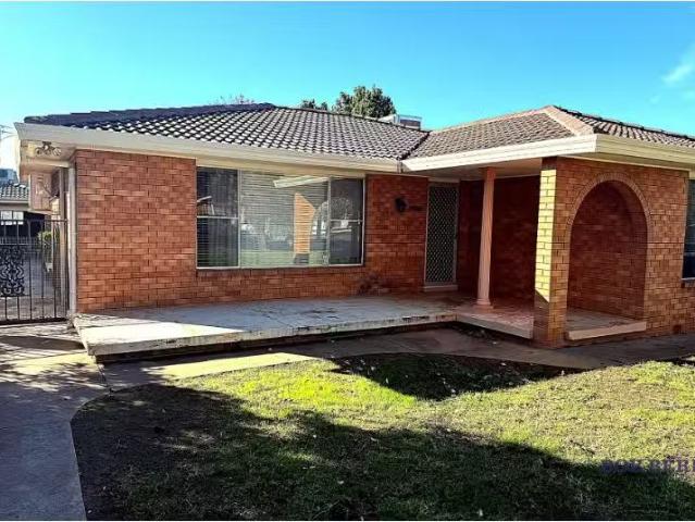 4 Emerald Street, Dubbo House for rent Listed by Erin Bruce o.