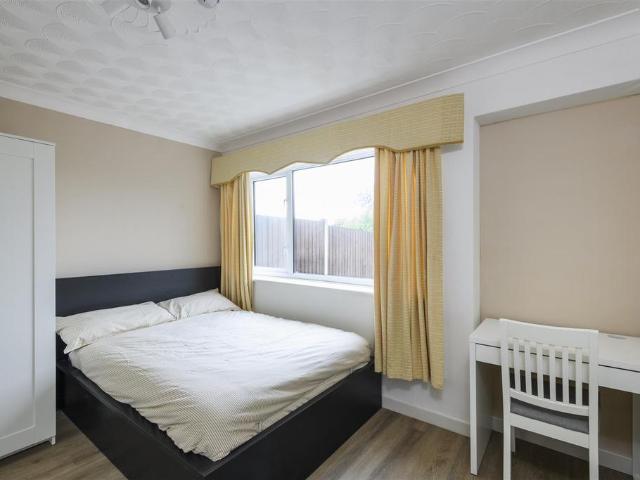4 Ensuite Bedroom House Share. 4 bed house share to rent £650 pcm £150 pw