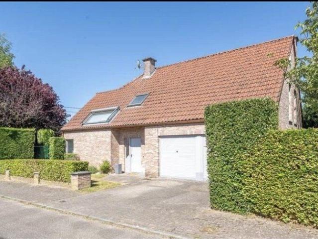 4 facade villa in the green suburbs around Brussels