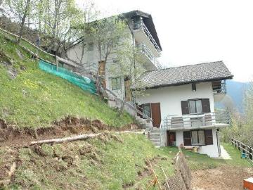 4 Familienhaus mit 2 x 3 und 2 x 4 Zgen