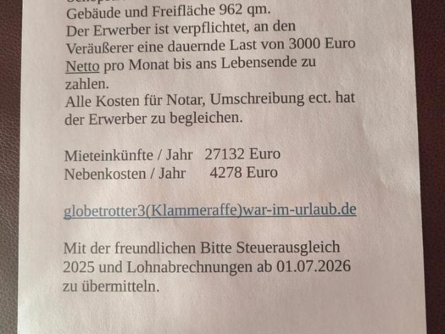 4 Familienhaus mit 4 Garagen und Carport