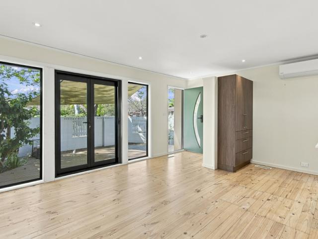 4 fenner street, downer act for rent lj hooker