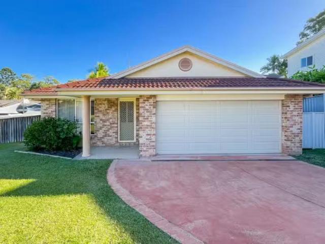 4 Fernleigh Avenue, KORORA House for rent Listed by Liz Miles.