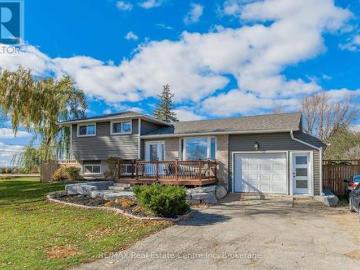 Wellington, Ontario - Fireplace, Swimming pool
