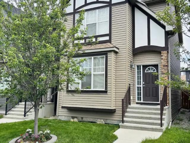 4 + flex room, 3.5 bath home 5 minute walk to Our Lady of Grace