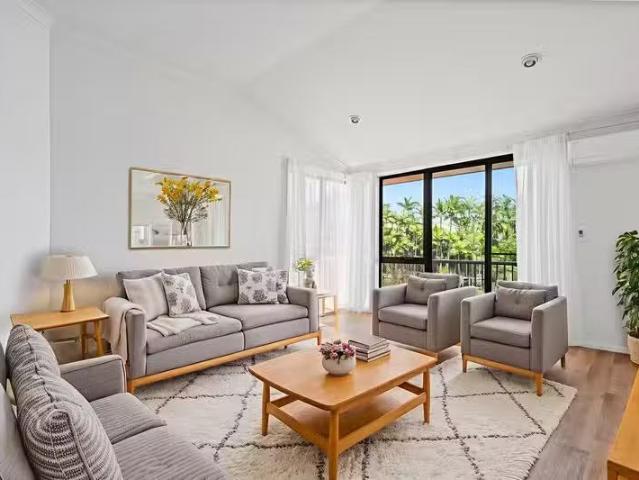 4 Fonthac 163/125 Santa Cruz Boulevard, Clear Island Waters.
