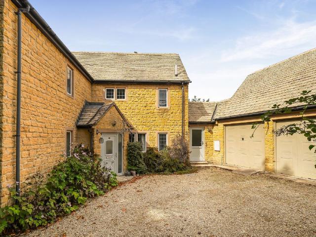 4 Foxes Close, Bourton On The Water GL54, 4 bed detached house to rent, £3,000 pcm | PrimeLocation